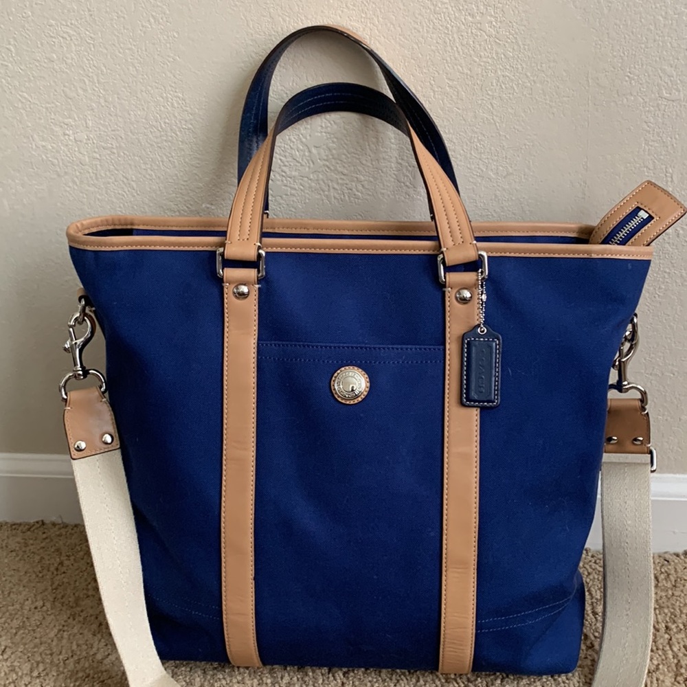 Coach - Picture 2 of 11